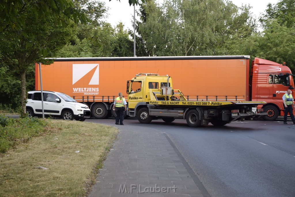 VU PKW Rad Koeln Porz Gremberghoven Alter Deutzer Postweg Josef Lindner Weg P31.JPG - Miklos Laubert